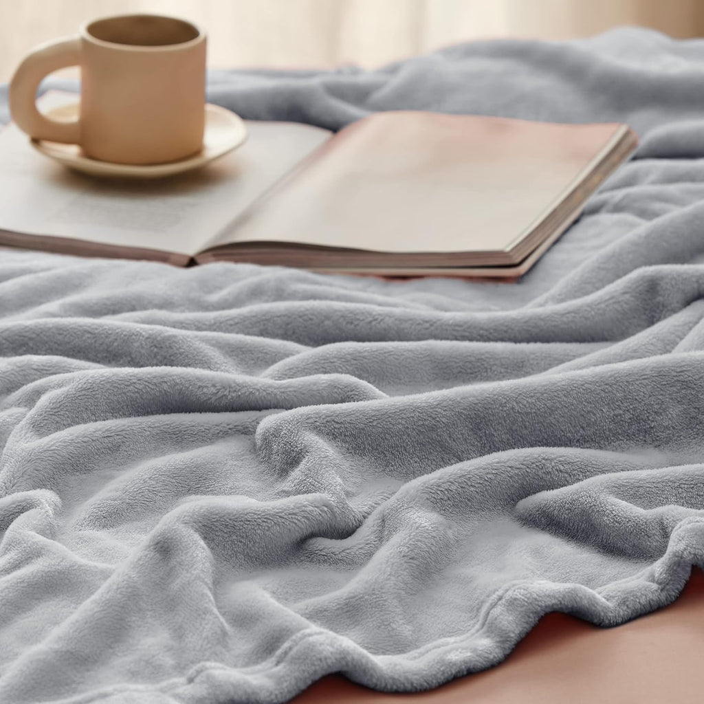 Solavo lightweight grey microfiber throw close-up